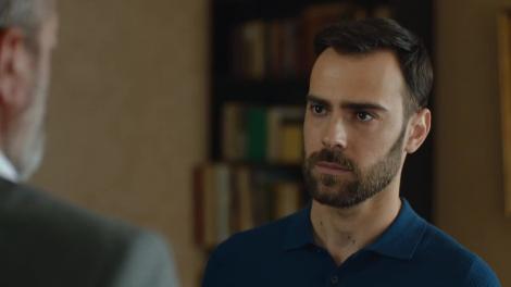 Sacrificiul, episodul 17.  Ştefan îi mărturiseşte fiului său, Andrei, motivul şantajului ambasadorului: "Am vândut arme mercenarilor"