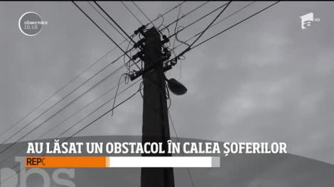 Dorel a lăsat un stâlp de iluminat în mijocul drumului naţional care leagă Aradul de Oradea!