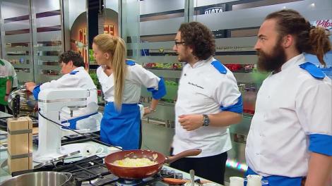 Chefi la Cuțite. Chefii au început războiul amuletelor. Chef Scărlătescu și chef Dumitrescu sunt blocați. Chef Bontea: Vă pup și la revedere!