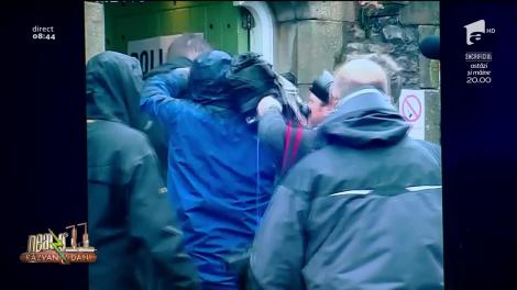 Smiley news. Bătaie generală între cameramani şi fotoreporteri în faţa unei secţii de votare