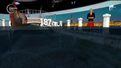 Unul dintre cele iubite oraşe ale Europei este lovit de catastrofă. Pieţele, muzeele şi palatele Veneţiei sunt sub ape