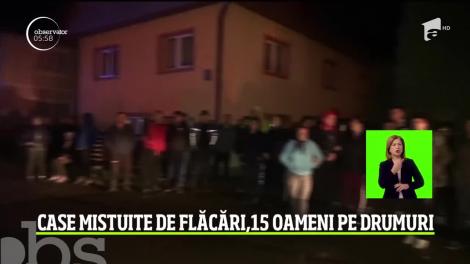 Un om şi-a pierdut viaţa, iar 15 au rămas pe drumuri după ce mai multe incendii le-au mistuit aseară locuinţele