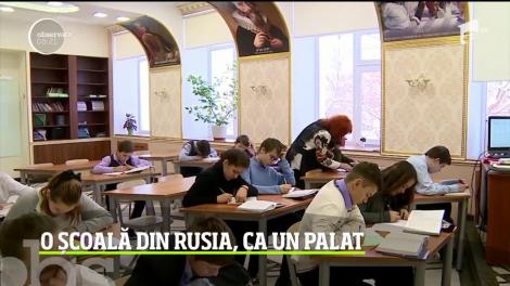 O școală din Rusia poate concura oricând cu Palatul Versailles. A fost renovată cu marmură şi ornamente generoase din aur