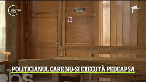Situaţie incredibilă în Târgu Jiu! Judecătorii au trimis un politician să-şi execute sentinţa penală într-un birou din primărie, unde face muncă în folosul comunităţii. Bărbatul este nemulţumit de pedeapsă