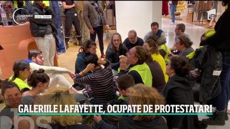 Galeriile Lafayette, emblema luxului din inima Parisului, ocupate de protestatari