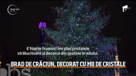 Imagini de poveste vin din Regatul Danemarcei! Bradul de Crăciun din centrul capitalei a fost decorat cu nu mai puţin de trei mii de cristale Swarovski