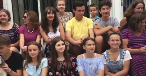 Tabere peste ocean, visul elevilor români