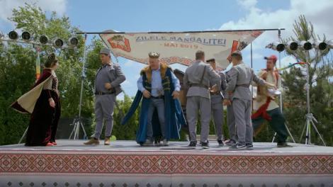 Primarul Stelian Manole îşi combină fata cu fiul unui om de afaceri foarte bogat, spre uluirea lui Bozovici! "Tu credeai că o să rămână cu tine, sărăntocule!"
