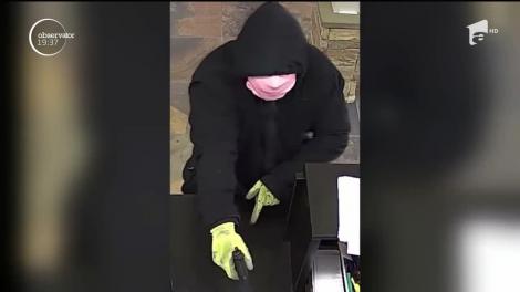 Un hoţ din Statele Unite a ajuns de râsul internetului după ce a fost filmat fugind