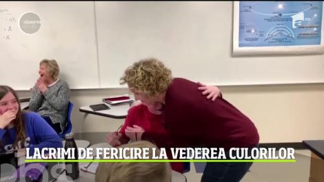 Moment emoţionant într-o sală de clasă din Minnesota! Un copil de 12 ani a putut să distingă pentru prima dată culorile