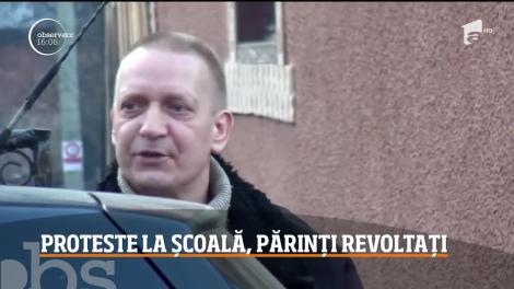 Profesorul condamnat la închisoare după ce a lovit doi copii, reangajat ca și cadrul didactic. Proteste la școala din comuna Şanţ