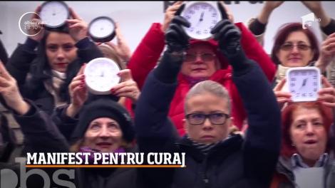 Peste 100 de femei s-au unit într-un Flash Mob, dedicat Zilei Internaționale pentru eliminarea violenței împotriva femeilor