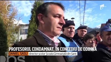 A patra zi de proteste la şcoala din comuna Şanţ, unde un profesor condamnat insistă să intre la ore