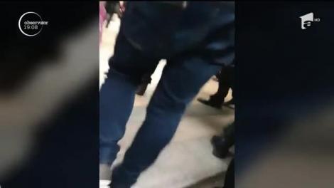Un bărbat a oferit clipe de groază în cea mai aglomerată staţie de metrou din Capitală. A încercat să îşi pună capăt zilelor, însă a fost salvat în ultimul moment