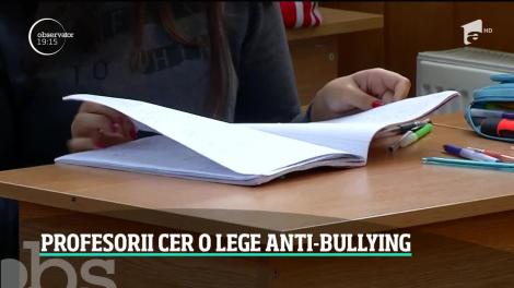 Profesorii cer o lege care să-i protejeze de abuzuri. Mai mulți dascăli şi elevi din Iaşi s-au baricadat în şcoală, de teama unui tată agresiv