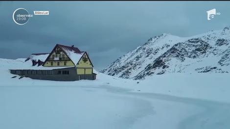 Ne așteaptă o iarnă de poveste! Stratul de zăpadă a ajuns la 40 de cm. În centrul ţării temperaturile au scăzut sub -10 grade, iar gerul ajunge şi în Bucureşti