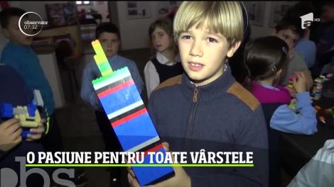 Cine spune că jucăriile sunt doar pentru copii? O asociaţie din Bistriţa Năsăud a transformat îmbinarea micilor bucăţi de construcţie într-o pasiune