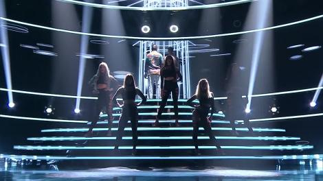 Te cunosc de undeva! Șerban Copoț și Cezar Ouatu se transformă în Gims & Maluma - "Hola Senorita"