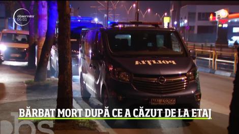 Un bărbat de 59 de ani a căzut de la etajul cinci al unui bloc din Capitală
