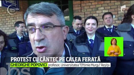 Protest cu cântec  pe calea ferată