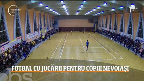 Fotbal cu jucării, la Târgul Neamț, pentru copiii nevoiași