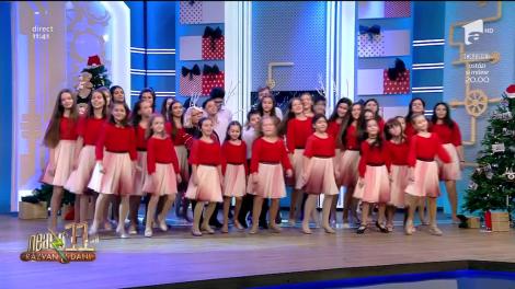 Mirabela Dauer şi Corul de copii "Nostalgia" cântă colinde la Neatza cu Răzvan şi Dani