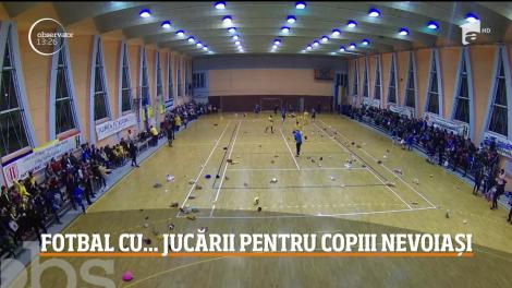 Copiii defavorizaţi, în centrul unei noi iniţiative. La turnee de mini-fotbal, spectatorii sunt rugaţi să arunce pluşuri în teren când se marchează primul gol