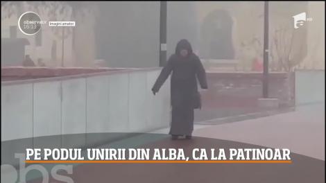 Un pod din centrul oraşului Alba Iulia ar putea fi închis de autorităţi pentru că în perioada iernii este prea alunecos