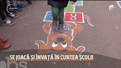 Copiii învaţă cel mai bine prin joacă! În curţile şcolilor din Oradea au apărut peste noapte o mulţime de jocuri pictate direct pe asfalt