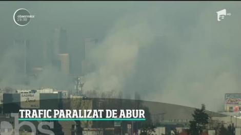 Nu doar în România se sparg ţevile de apă caldă. În Varşovia, o avarie la o conductă a provocat haos în trafic