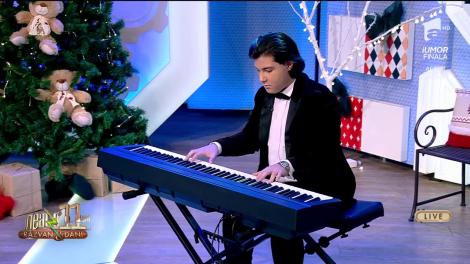 Nicholas Obedeanu Mihalache cântă, LIVE la Neatza cu Răzvan și Dani, colaj de Crăciun