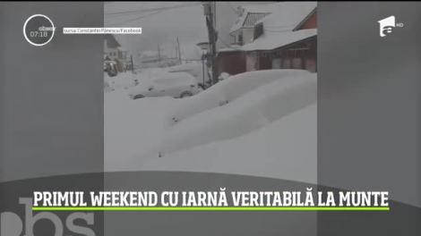 Iarna şi-a intrat în drepturi. Iubitorii sporturilor de iarnă deja schiază pe nouă pârtii din ţară