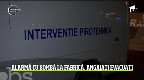 S-a dat alarma la o fabrică din Timişoara. Sute de angajaţi au fost evacuaţi de urgenţă. Un bărbat a sunat şi a anunţat că acolo sunt trei bombe