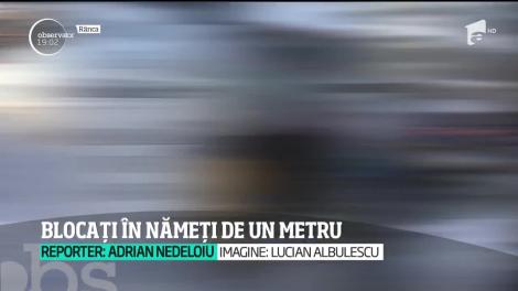 Nămeţi de aproape un metru au pus bariere de netrecut pe şosele! Mai mulţi şoferi au rămas înzăpeziţi la Rânca, după o noapte cu viscol şi ninsori