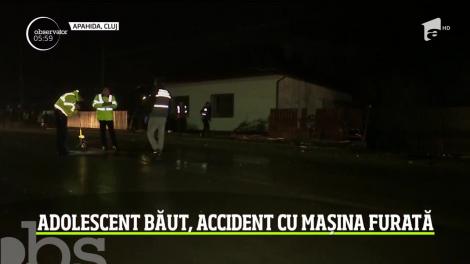 A fost haos într-o localitate din judeţul Cluj. Un adolescent a furat o maşină şi a spulberat totul în cale