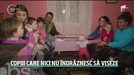 AjutEu. Viaţa într-o casă roz poate avea nuanţe gri. Între astfel de pereţi, opt copii visează însă în culori