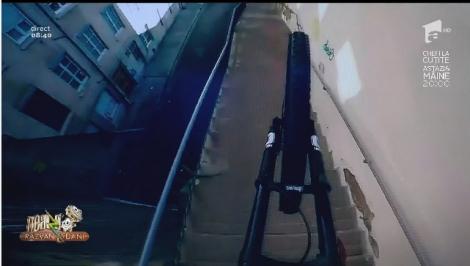 Smiley News - Neatza cu Răzvan și Dani. Cum să cogori scările în viteză, cu bicicleta