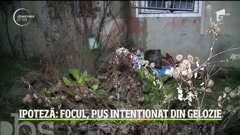 Incendiu într-un bloc de garsoniere din Reghin. Zeci de persoane au fost evacuate în toiul nopții