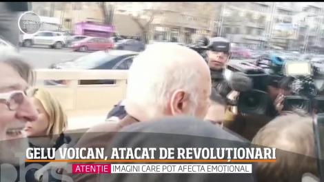 Gelu Voican Voiculescu a fost lovit cu o cârjă în cap, în Piața Universității