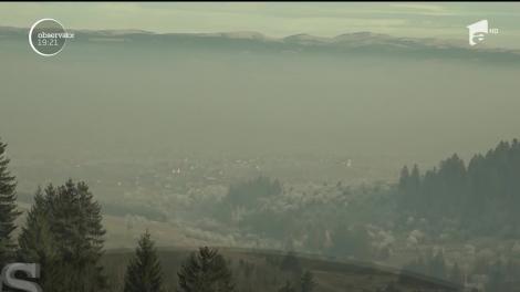 Planurile de distracție ale turiștilor, distruse de vântul puternic. Pârtiile au fost închise din cauza rafalelor, iar meteorologii anunță viscol în următoarele zile