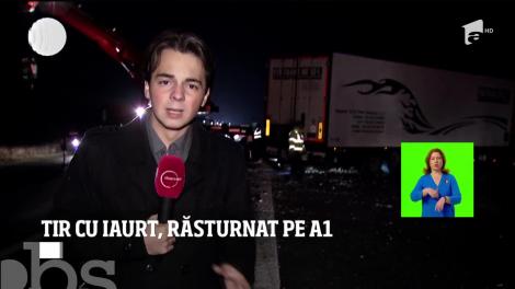 Un TIR încărcat cu 18 tone de iaurt s-a răsturnat azi-noapte pe autostrada A1
