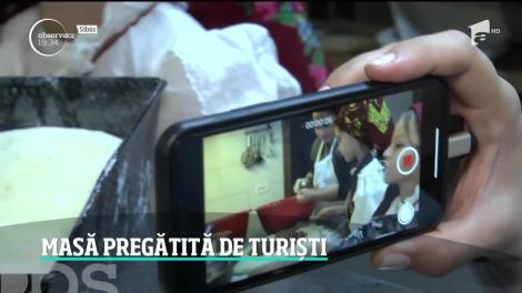 Masă pregătită de turiști