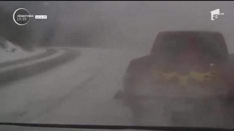 Miracol în Alaska! Un şofer a scăpat ca prin minune să nu fie lovit de o maşină de teren