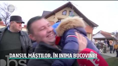 Noaptea porţilor deschise pentru colindătorii din Bucovina