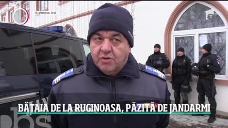 Remiză în celebra bătaie de la Ruginoasa! Obiceiul sătenilor a fost supravegheat de 300 de jandarmi