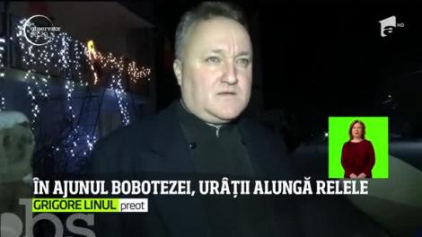 În Ajun de Bobotează, în Bistriţa, localnicii pornesc mascați prin sat ca să alunge spiritele rele