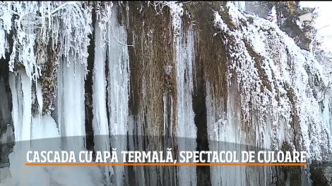 Cascada cu apă termală de la Toplița, unică în Europa de Est