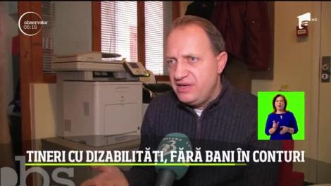 Trei indivizi cu probleme psihice din Oradea au reuşit să fenteze securitatea unei bănci şi au păgubit mai mulţi clienţi cu dizabilităţi