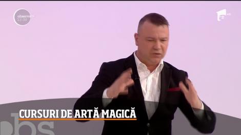Deține singurul doctorat în magie. Andrei Teaşcă, despre arta iluzionismului