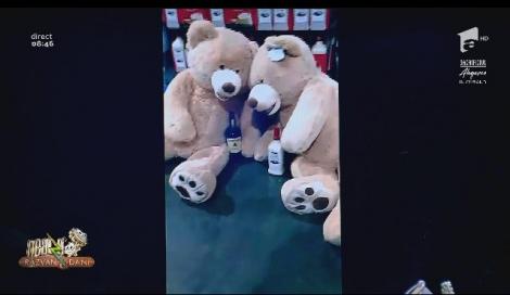 Smiley News - Neatza cu Răzvan și Dani. Ursuleții de pluș de la raionul de băuturi alcoolice vs copilul care dă zăpada